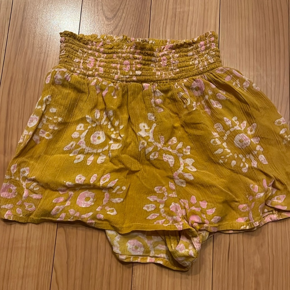 Urban Outfitters XS flowy mustard yellow, pink & white Boho style shorts